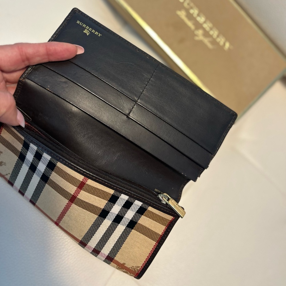 BURBERRY Authentic!! - Picture 9 of 9